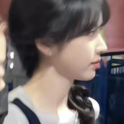 落地陌生的机场带一点桔梗味