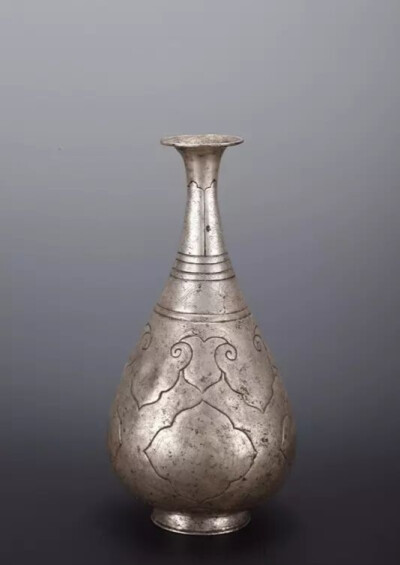 元代  银錾刻四爱图玉壶春瓶 
观复博物馆藏
