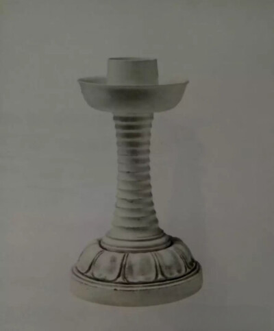 唐代  白瓷灯盏
中国国家博物馆藏
