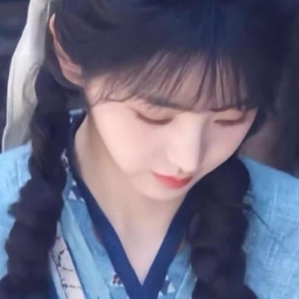 前两张是我最最喜欢的一组，奈何滤镜太糊我一直调（但素不影响上头！食用收单(´･ω･`)