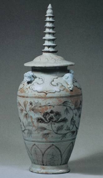 元代  釉下褐彩塔式盖罐  
九江市博物馆藏
