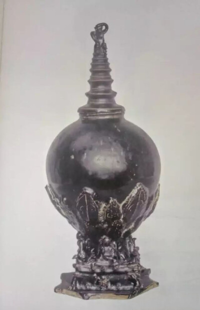 唐代  黑釉塔式盖罐
陕西省耀州窑博物馆藏
