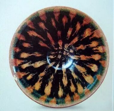 宋代  黑釉铁锈斑盏
福建省博物院藏
