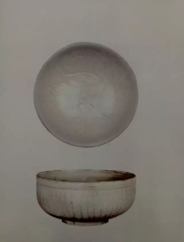 宋代  定窑外莲瓣内双鱼纹碗
北京故宫博物院藏
