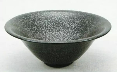 宋代  黑釉油滴盏
日本户栗美术馆藏
