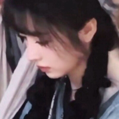 前两张是我最最喜欢的一组，奈何滤镜太糊我一直调（但素不影响上头！食用收单(´･ω･`)