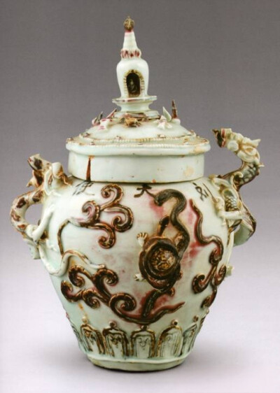 元代  青花釉里红四灵塔式盖罐
江西省博物馆藏
