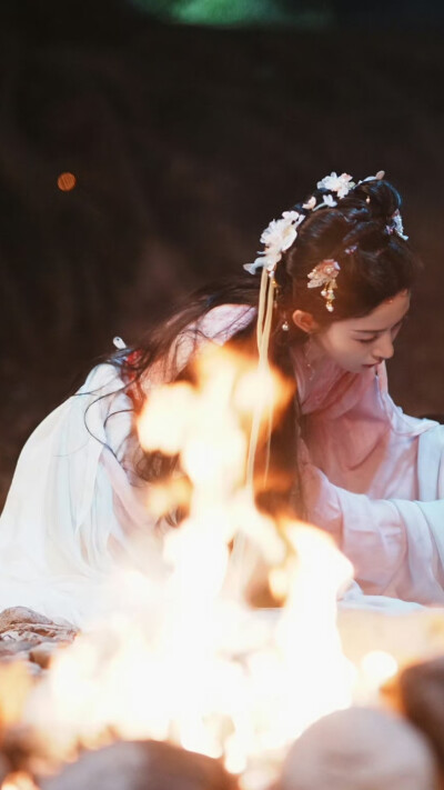 在你眉梢种红豆 梁绛朱 赵晴