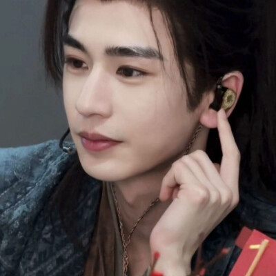 我刚打开行李箱就发现。调过收单吧靴靴