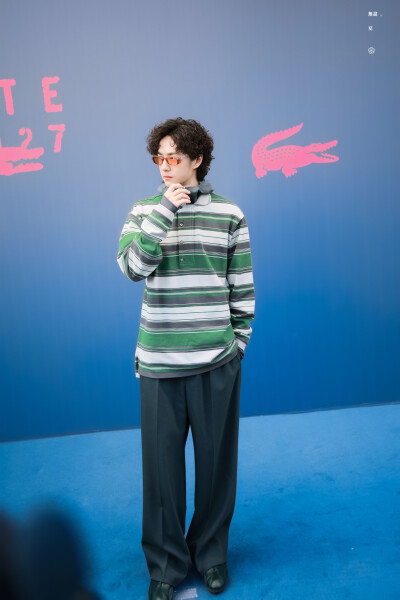 #王一博[超话]# · #王一博巴黎时装周#
「Paris BO log」
今日份嚼嚼者@UNIQ-王一博 随拍记录虽迟但到[yeah]
晚安，明天见～#Hello时装周# ​​​