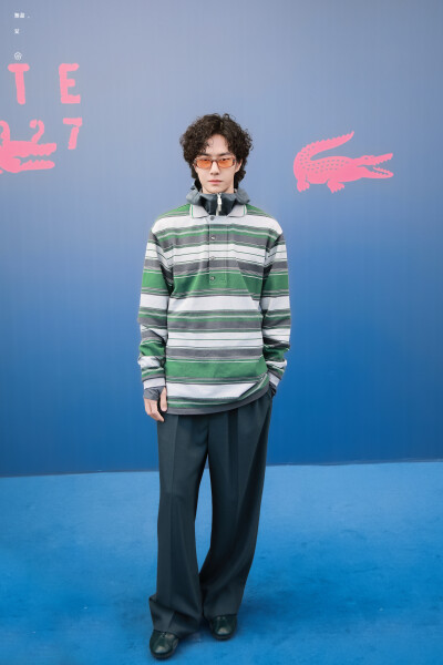 #王一博[超话]# · #王一博巴黎时装周#
「Paris BO log」
今日份嚼嚼者@UNIQ-王一博 随拍记录虽迟但到[yeah]
晚安，明天见～#Hello时装周# ​​​