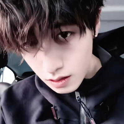 i miss u…(´｡-ω(-ω-｡`)