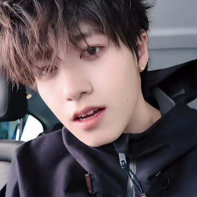 i miss u…(´｡-ω(-ω-｡`)