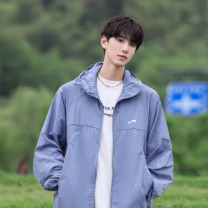 傍晚冰川 小说里走出来的白月光男主