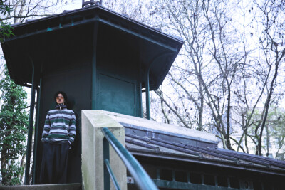 YIBO-OFFICIAL：
#王一博巴黎时装周#
「Paris BO log」
步履生风，形随意动，光穿层叶，心随景移。
即刻出发，走进自然，感官与万物共呼吸，不追逐，只享受流动。@UNIQ-王一博
一会儿见 #Hello时装周# ​​​