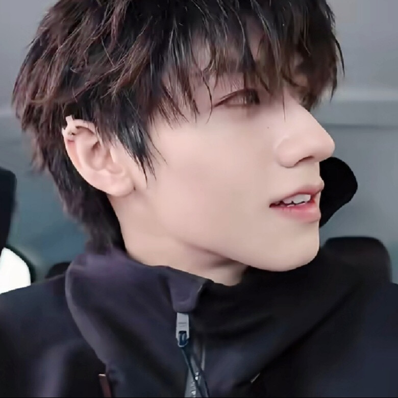 i miss u…(´｡-ω(-ω-｡`)