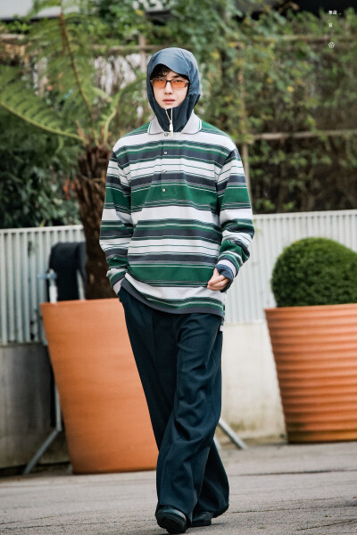 #王一博[超话]# · #王一博巴黎时装周#
「Paris BO log」
今日份嚼嚼者@UNIQ-王一博 随拍记录虽迟但到[yeah]
晚安，明天见～#Hello时装周# ​​​