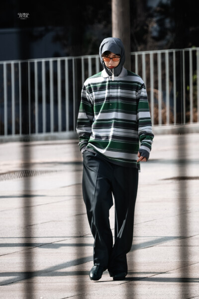 #王一博[超话]# · #王一博巴黎时装周#
「Paris BO log」
今日份嚼嚼者@UNIQ-王一博 随拍记录虽迟但到[yeah]
晚安，明天见～#Hello时装周# ​​​