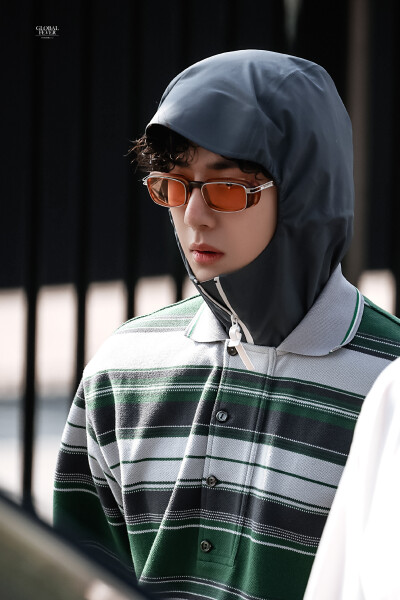 #王一博[超话]# · #王一博巴黎时装周#
「Paris BO log」
今日份嚼嚼者@UNIQ-王一博 随拍记录虽迟但到[yeah]
晚安，明天见～#Hello时装周# ​​​