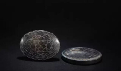 唐代  滑石线刻牡丹纹椭圆形盒
观复博物馆藏
