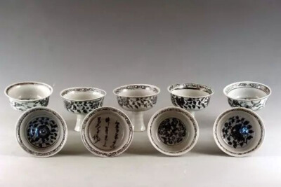 元代  青花高足杯九只
江西高安博物馆藏
