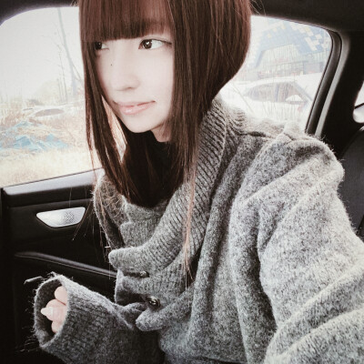 我是你每年生日的蓝花瓶里不会说话的白玫瑰