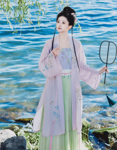 仙气飘飘何所似，天地一沙鸥。