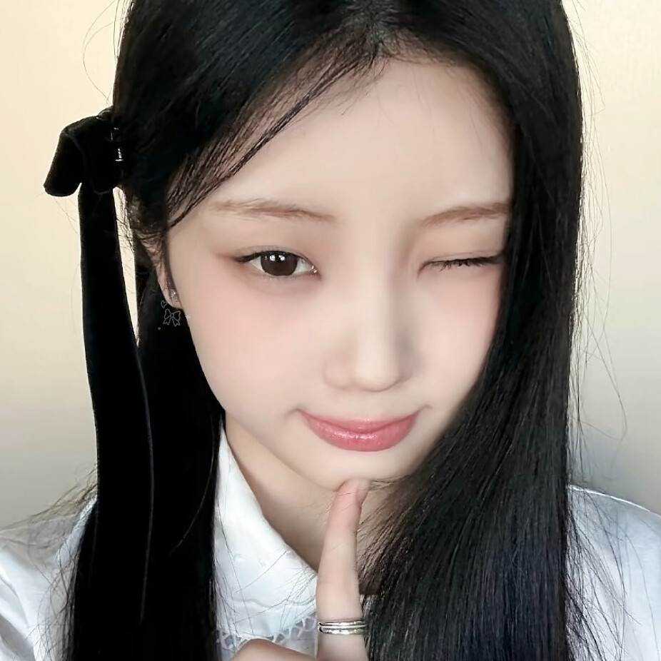 好久没有来更这个女孩了，这组全是自拍哦