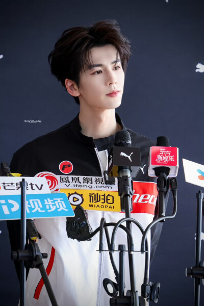 cr.WildBluebell·张凌赫