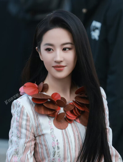 刘亦菲 Louis Vuitton 2026 FW 巴黎时装周
#刘亦菲路易威登品牌代言人# ​​​
刘亦菲 × Louis Vuitton 巴黎时装周 2026.3.10
