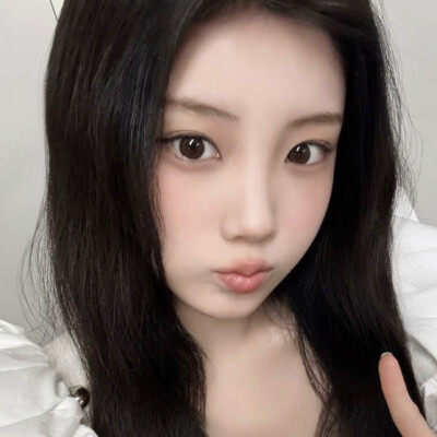 好久没有来更这个女孩了，这组全是自拍哦