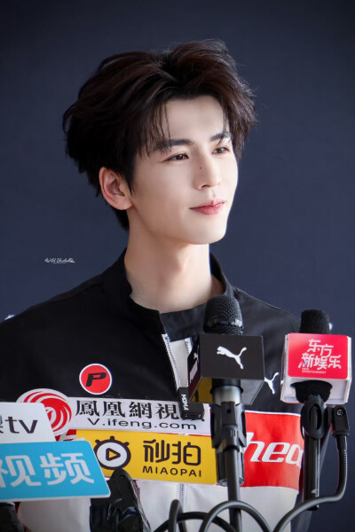 cr.WildBluebell·张凌赫