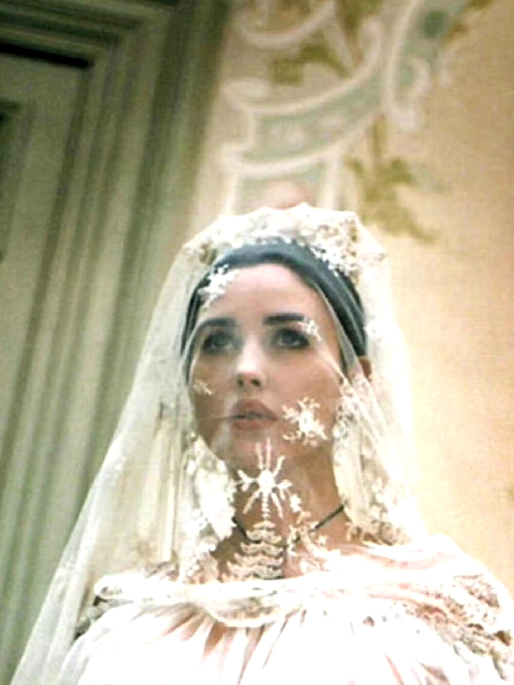 1993年，赫尔穆特·纽顿镜头下的莫妮卡·贝鲁奇