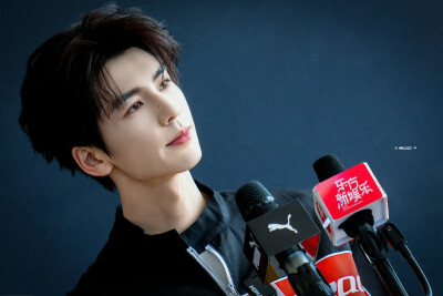 cr.MAMORU·张凌赫