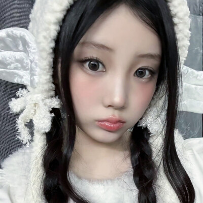 好久没有来更这个女孩了，这组全是自拍哦