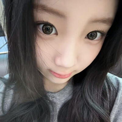 好久没有来更这个女孩了，这组全是自拍哦