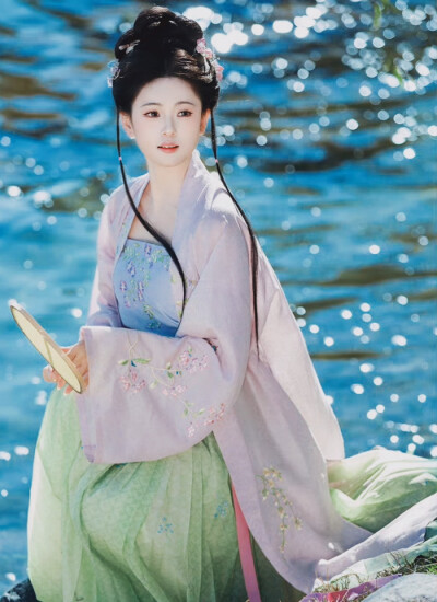 仙气飘飘何所似，天地一沙鸥。