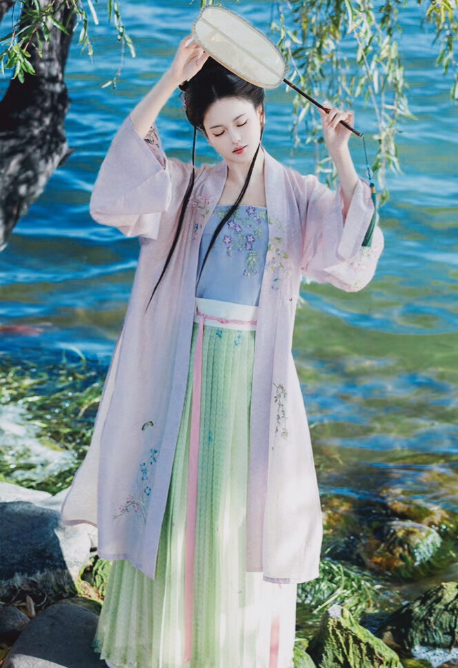 仙气飘飘何所似，天地一沙鸥。