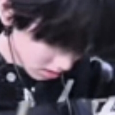 遥远两端爱挂在天空飞