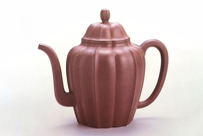 清代 紫砂菱花壶 陈殷尚制
南京博物院藏
