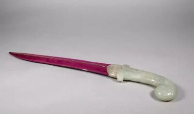 清乾隆  痕都斯坦玉柄带缎鞘腰刀
观复博物馆藏
