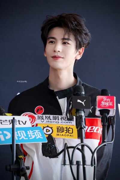 cr.WildBluebell·张凌赫