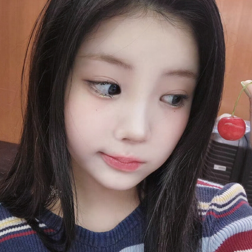 好久没有来更这个女孩了，这组全是自拍哦