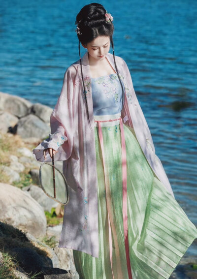 仙气飘飘何所似，天地一沙鸥。