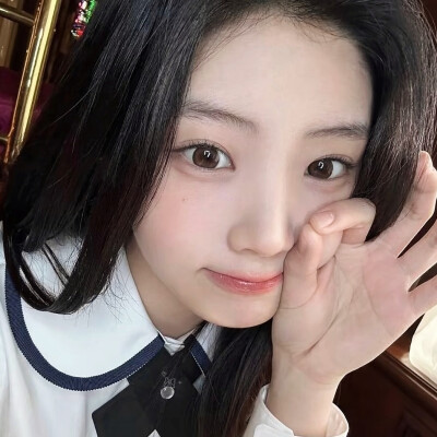 好久没有来更这个女孩了，这组全是自拍哦