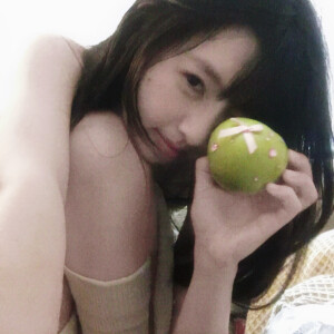 我是你每年生日的蓝花瓶里不会说话的白玫瑰