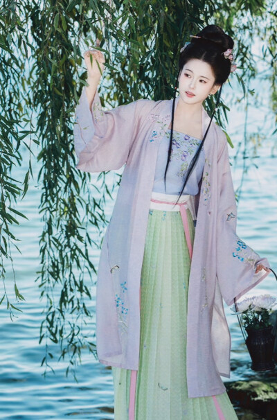 仙气飘飘何所似，天地一沙鸥。