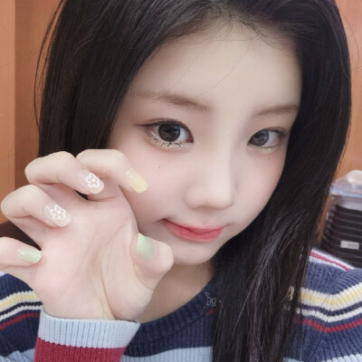 好久没有来更这个女孩了，这组全是自拍哦