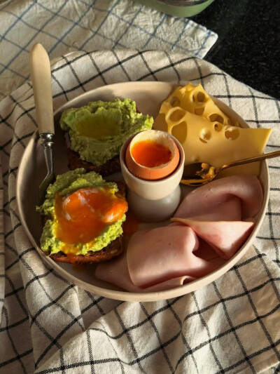 日常
匀红樱花绽