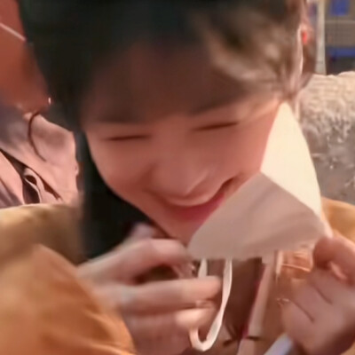 朋友劝我可别傻 她的笑真的好甜